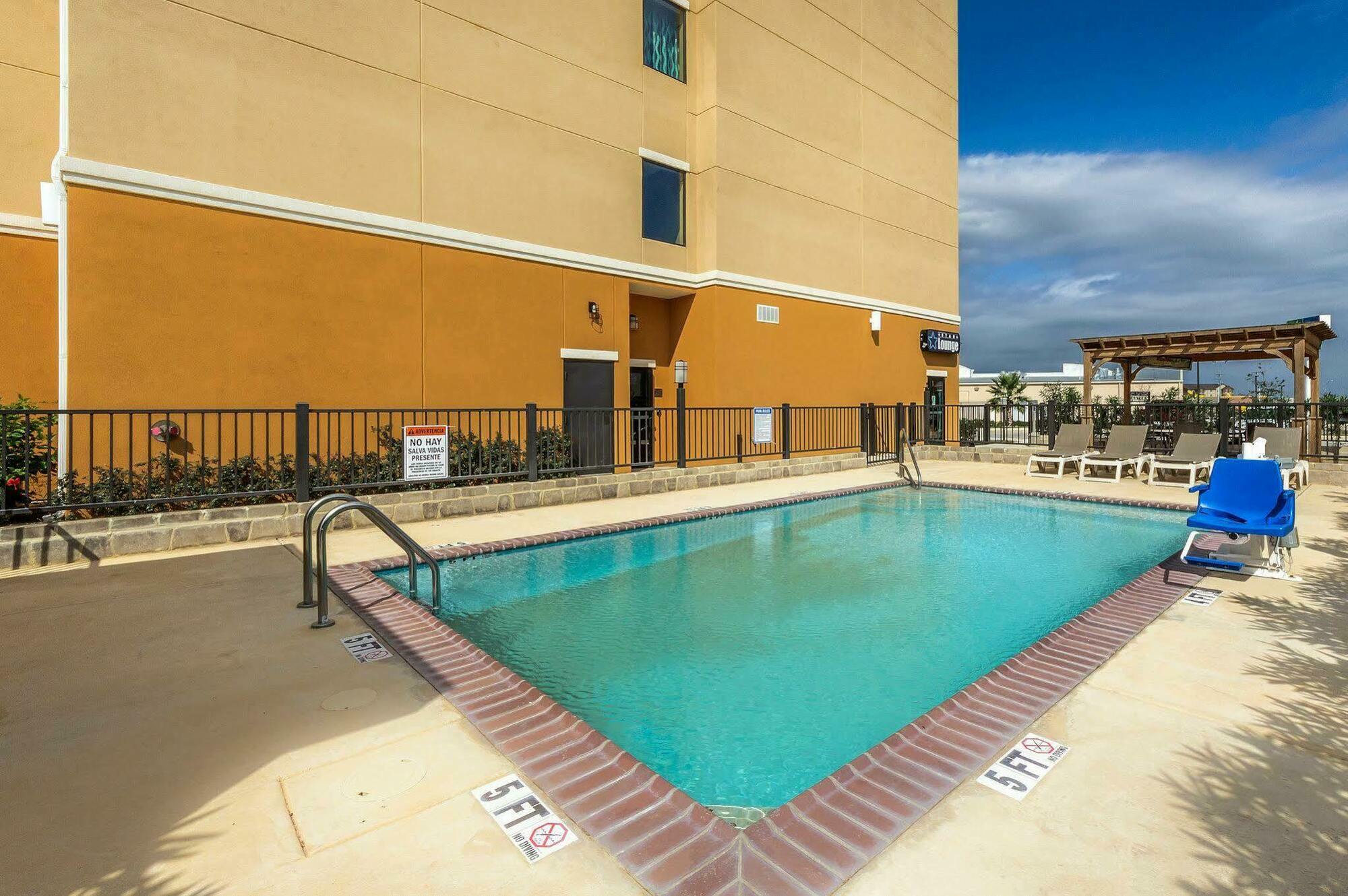 Comfort Suites Cotulla Near I-35 Екстер'єр фото